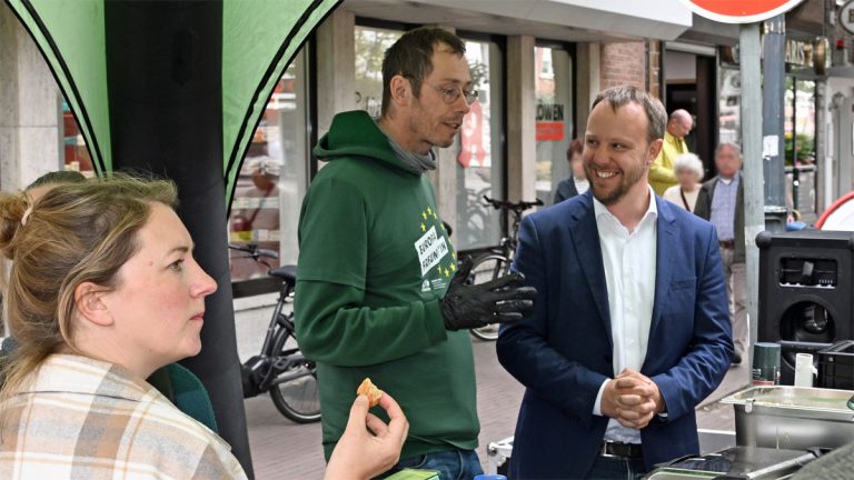 Waffelstand mit MdEP Daniel Freund